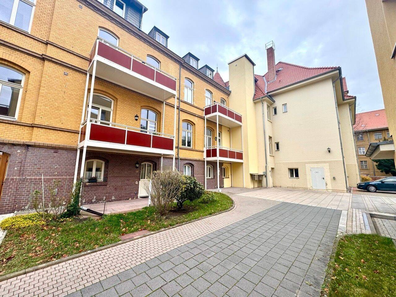 charmante 2,5 Zimmer Wohnung mit Fahrstuhl und Balkon im Zentrum von Ballenstedt, 6493 Ballenstedt