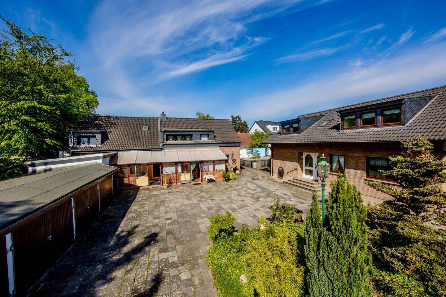 Gemeinsam leben. Individuell wohnen. Exklusives Wohnensemble für mehrere Generationen in Düsseldorf-Lohausen, 40474 Düsseldorf (Golzheim Lohausen Pempelfort Stockum)