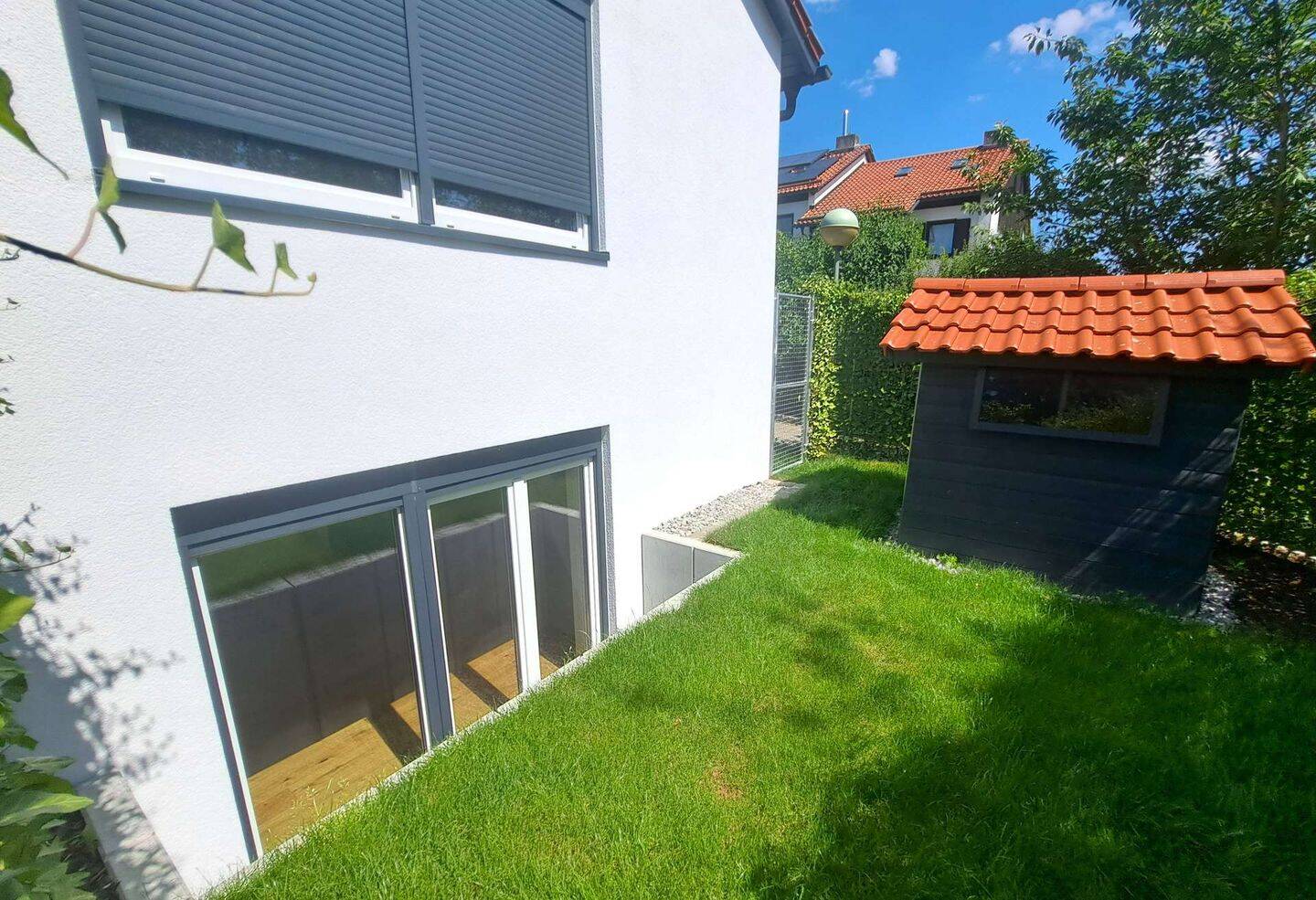 NEU… MODERNES AMBIENTE MIT KLEINEM GARTEN / NUR EIN KATZENSPRUNG ZUM SEE, 82319 Starnberg