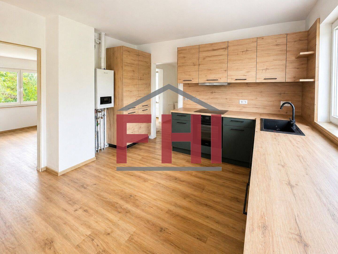 SANIERTER Erstbezug: Wohnen in einer von 3 Wohnungen mit Süd-Balkon, Garage und SP in Gunzenhausen, 91710 Gunzenhausen