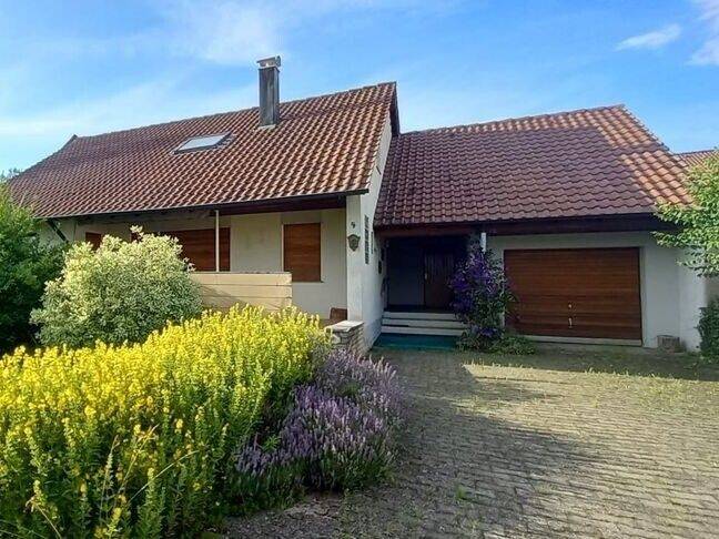 Gepflegtes Einfamilienhaus mit großem Grundstück, 78647 Trossingen