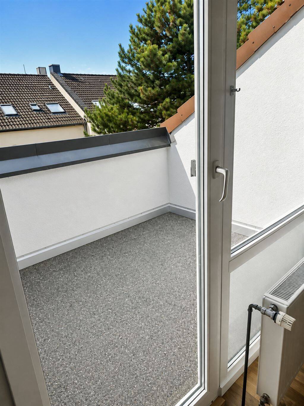 ***Modernes Wohnen unter dem Dach – mit sonniger Dachterrasse***, 46562 Voerde (Niederrhein)