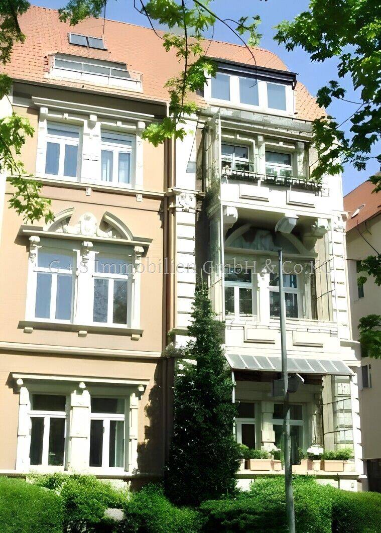 Traumhafte  4 Zimmer-Altbau-Wohnung  mit Balkon – Nähe Theater –