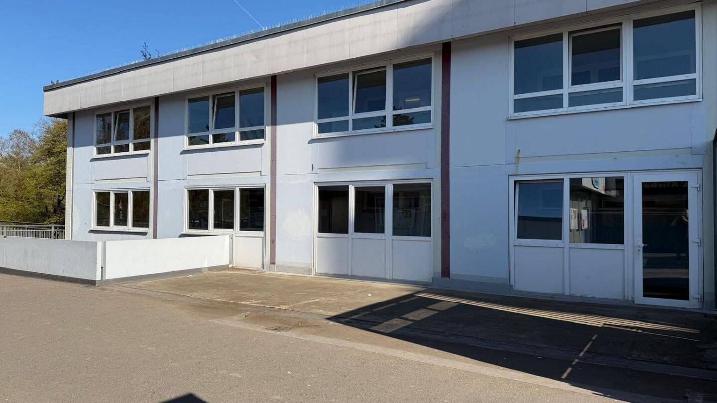 Großzügiges 1-Zimmer-Apartment mit Schlafnische und großer Loggia in Nürnberg-Langwasser, 90471 Nürnberg (Dutzendteich Langwasser Neuselsbrunn Stadion Zollhaus)