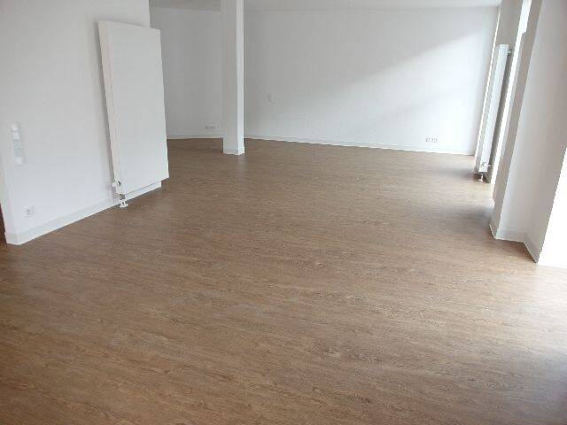 Sehr helle große Wohnung mit aktivem Wintergarten und großem Komfort-Badezimmer!, 31785 Hameln