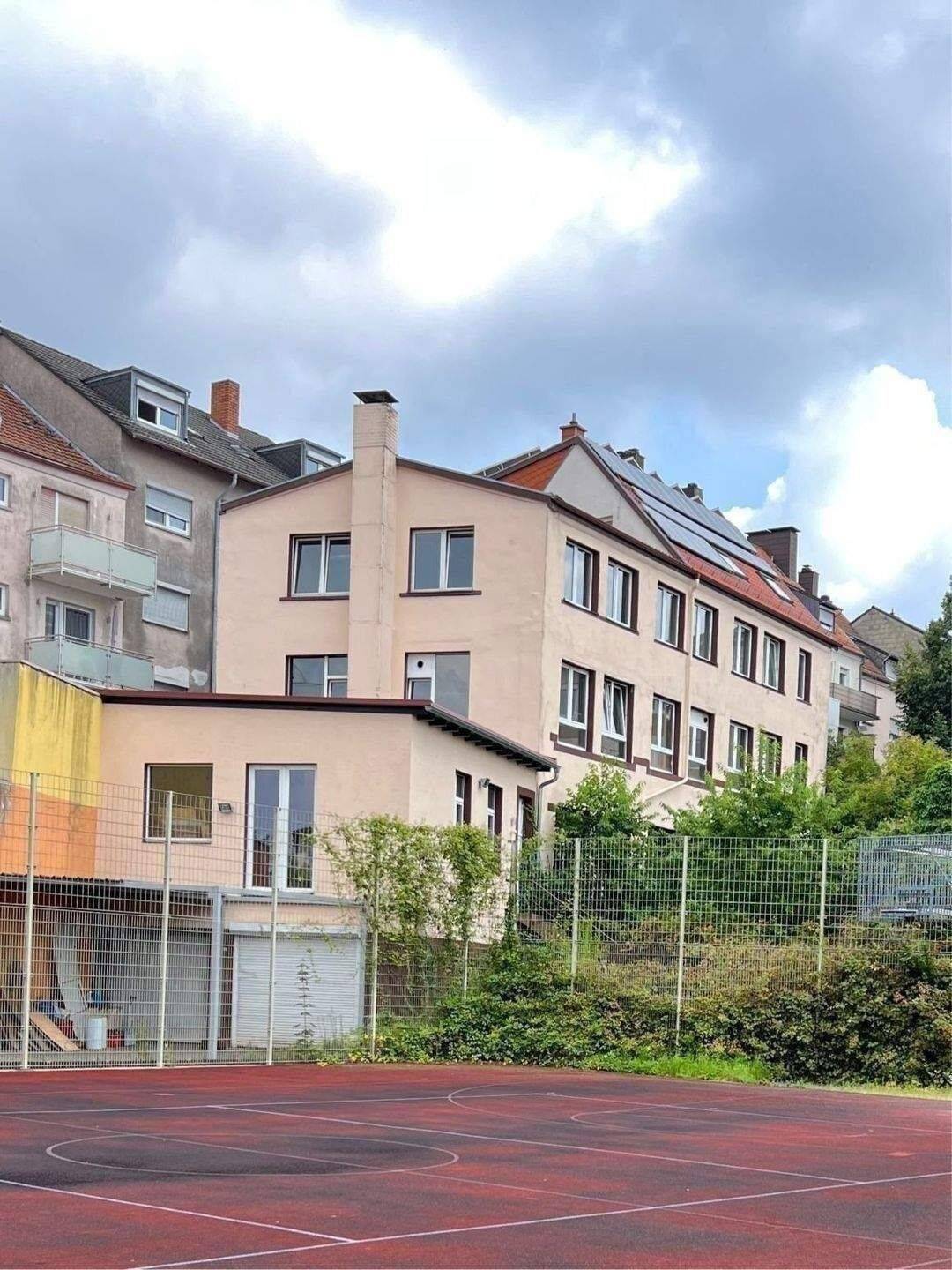 Ehemaliges Fabrikgebäude in zentraler Lage als Gewerbe oder Wohnen in Pirmasens, 66954 Pirmasens