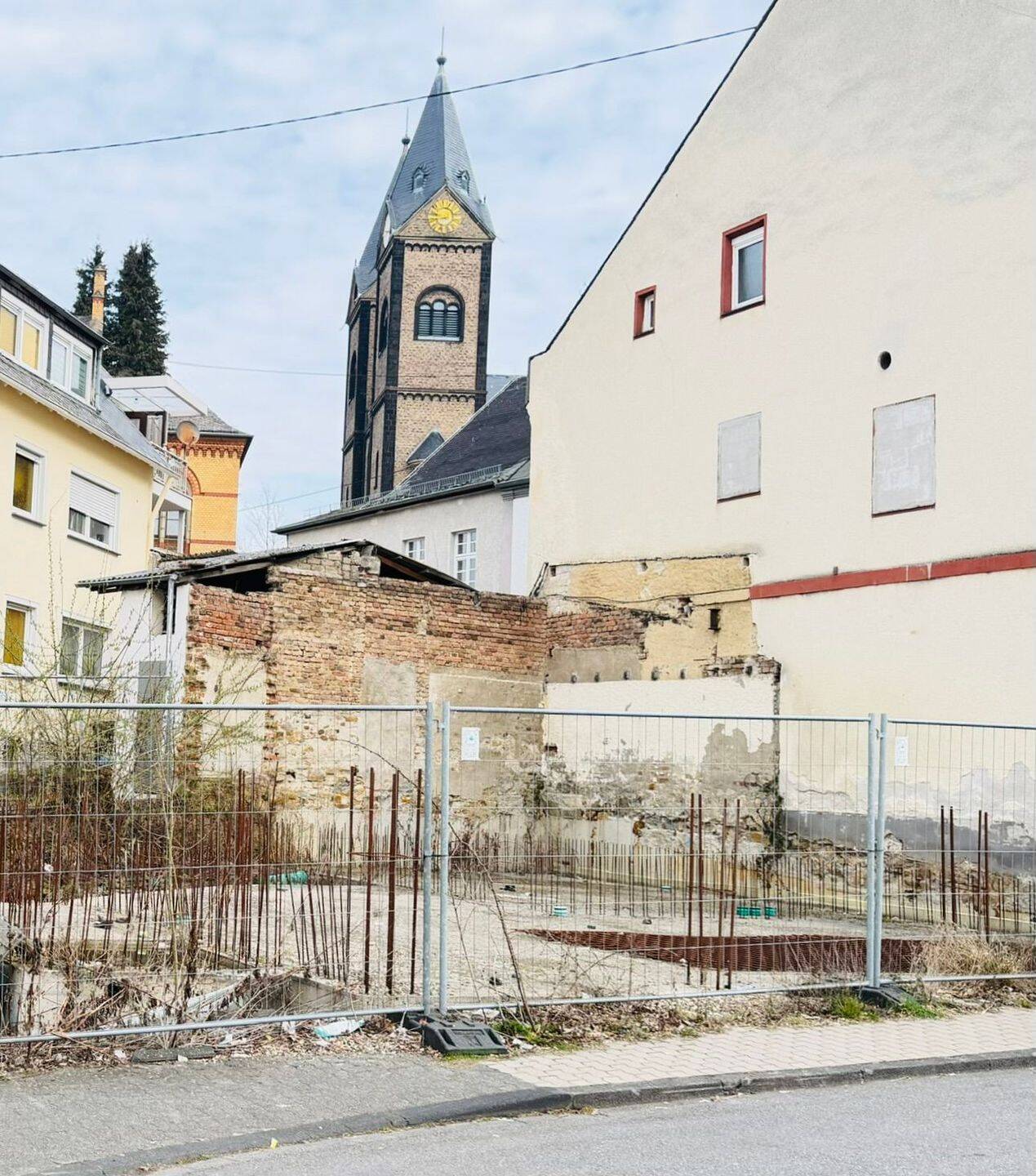 Zur Zwangsversteigerung kommt dieses Grundstück/Wohnungseigentum nicht realisiert in Koblenz-Arenberg, 56077 Koblenz