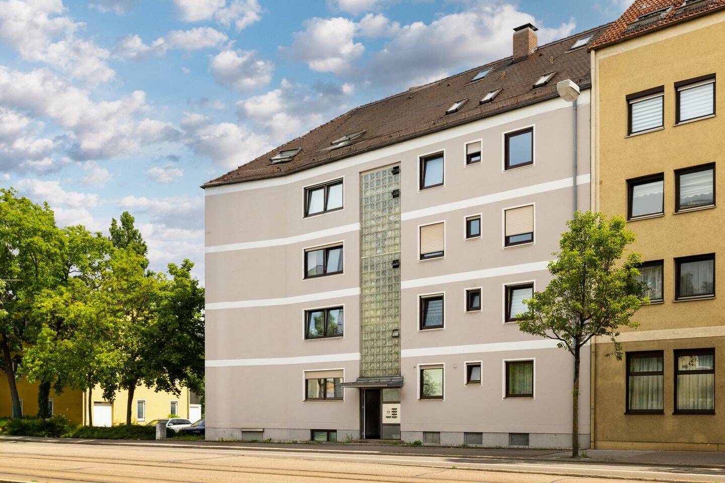 Großzügiges Wohnen auf drei Ebenen: 5-Zimmer-Maisonettewohnung in Augsburg-Oberhausen, 86154 Augsburg (Oberhausen)