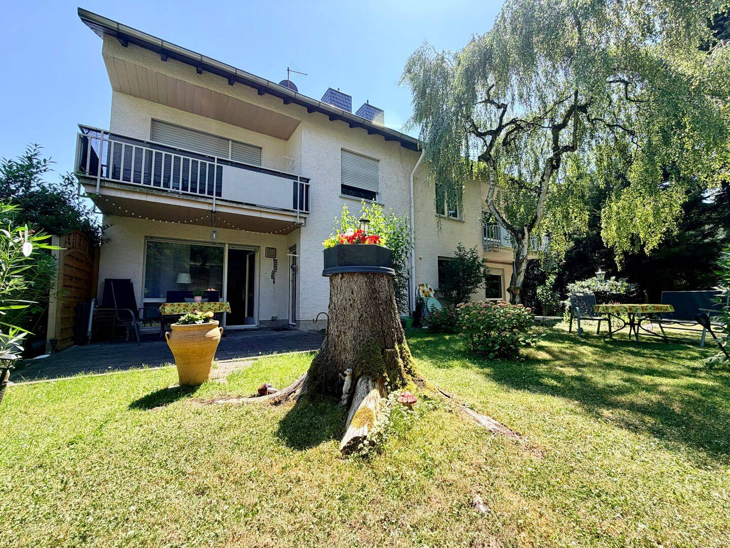 Seltene Gelegenheit in Bergen-Enkheim: Zwei Doppelhaushälften mit großem Entwicklungspotenzial, 60388 Frankfurt am Main (Bergen-Enkheim Seckbach)