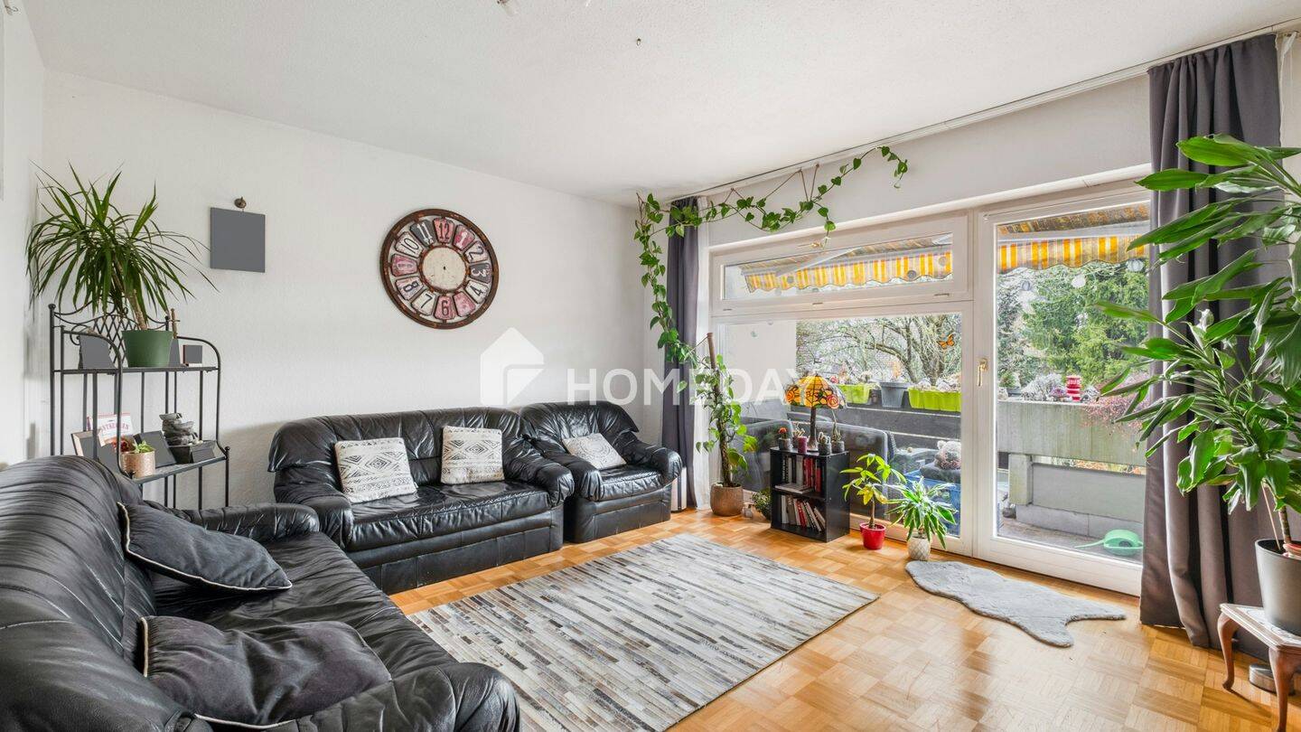 Urbaner Rückzugsort mit Weitblick: Etagenwohnung mit Balkon und Tiefgarage