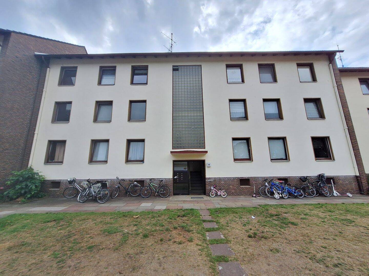 2 Zimmer Wohnung mit Balkon frisch renoviert, 31303 Burgdorf