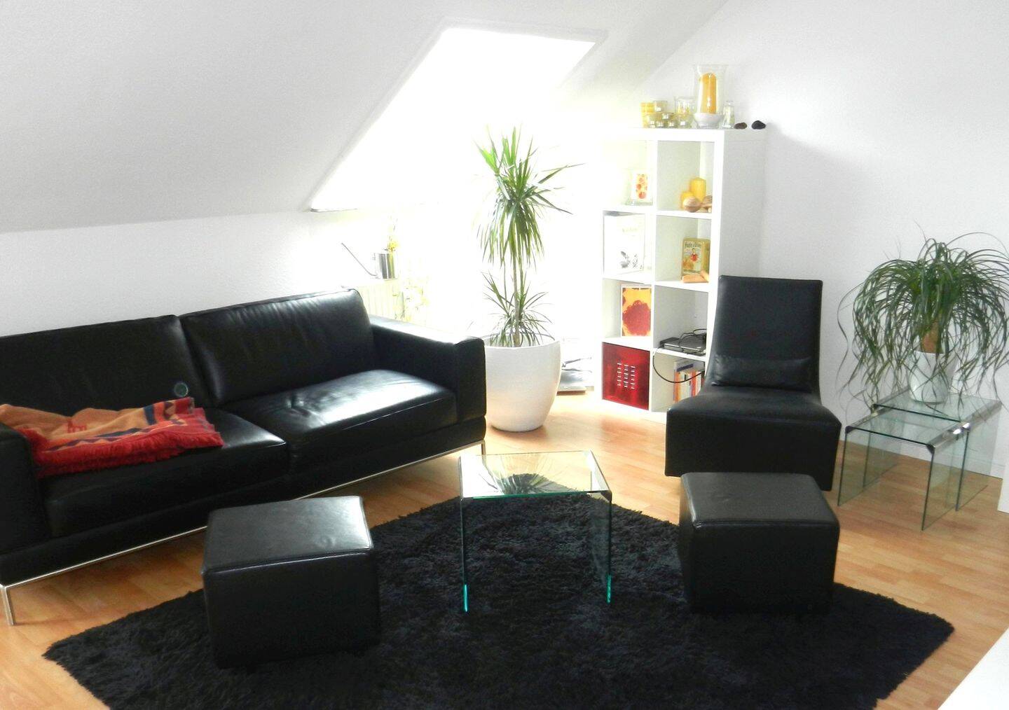 Gemütliche, helle 2-Zimmer-DG Wohnung in Stuttgart-Bad Cannstatt Memberg, 70374 Stuttgart (Bad Cannstatt Sommerrain)