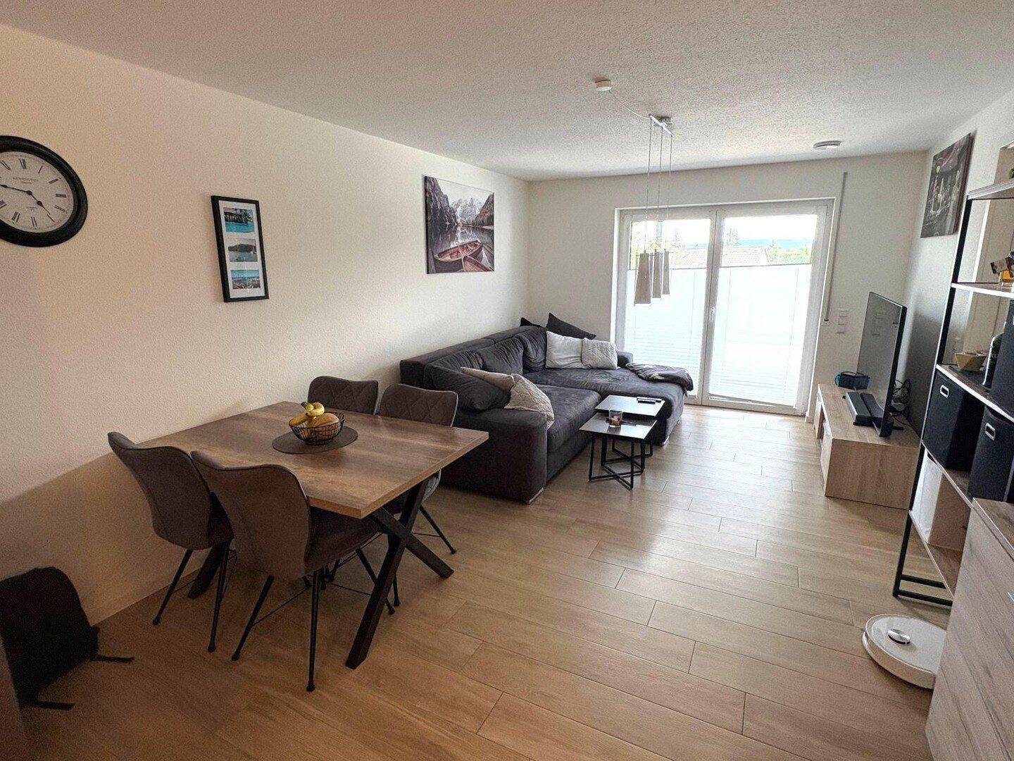 Neuwertige und helle 2,5 Zimmer Wohnung mit großer Terrasse und Einbauküche, 78604 Rietheim-Weilheim