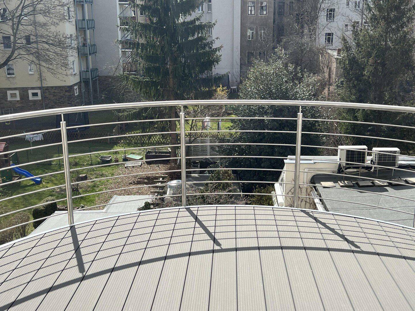 Neuwertige Wohnung mit vier Zimmern, Vollbad und EBK, Traumterrasse in Freiberg, 9599 Freiberg
