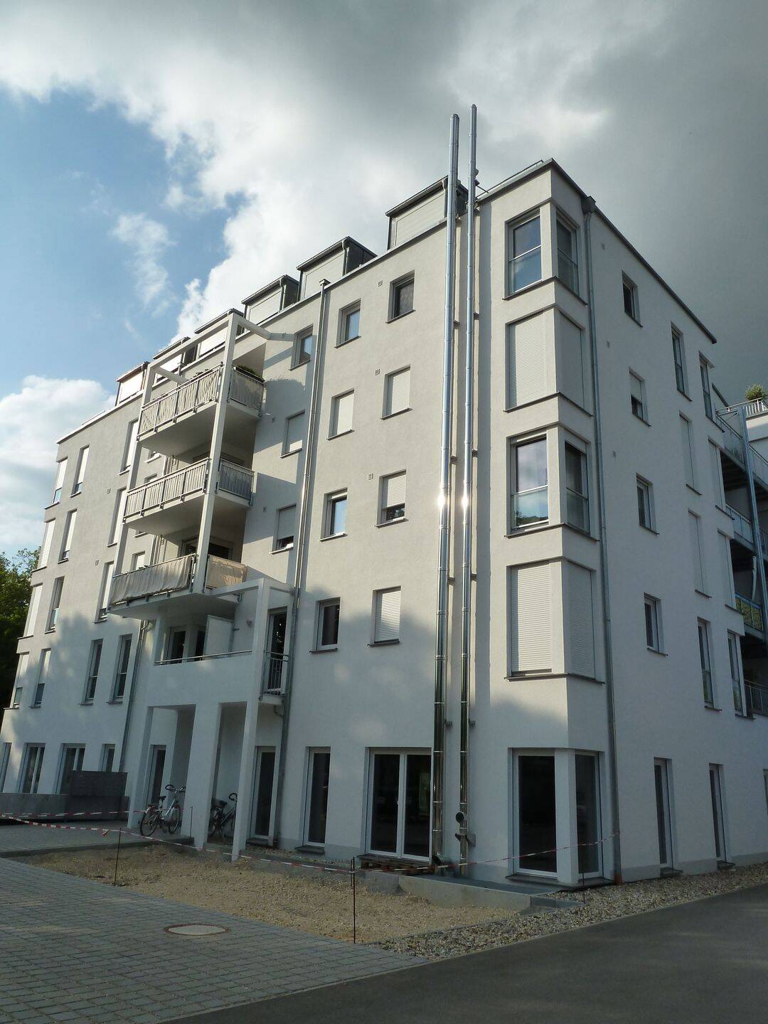 Voll möblierte 1,5-Zimmer-Wohnung mit Einbauküche & Stellplatz in Regensburg – ab 01.09.2026, 93053 Regensburg (Galgenberg Kasernenviertel Kumpfmühl-Ziegetsdorf-Neuprüll Oberisling-Graß)
