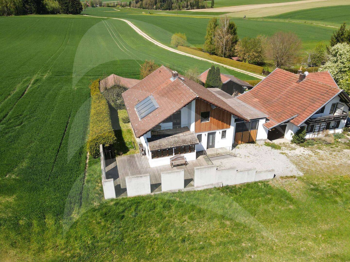 Wohnen im Grünen: Hochwertig renoviertes Einfamilienhaus in traumhafter Dorflage nahe Vilsbiburg, 84175 Schalkham