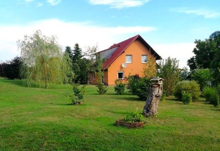 Schönes und geräumiges 1-2 Familienhaus mit großem Garten und super Wohnlage, 7318 Saalfeld/Saale