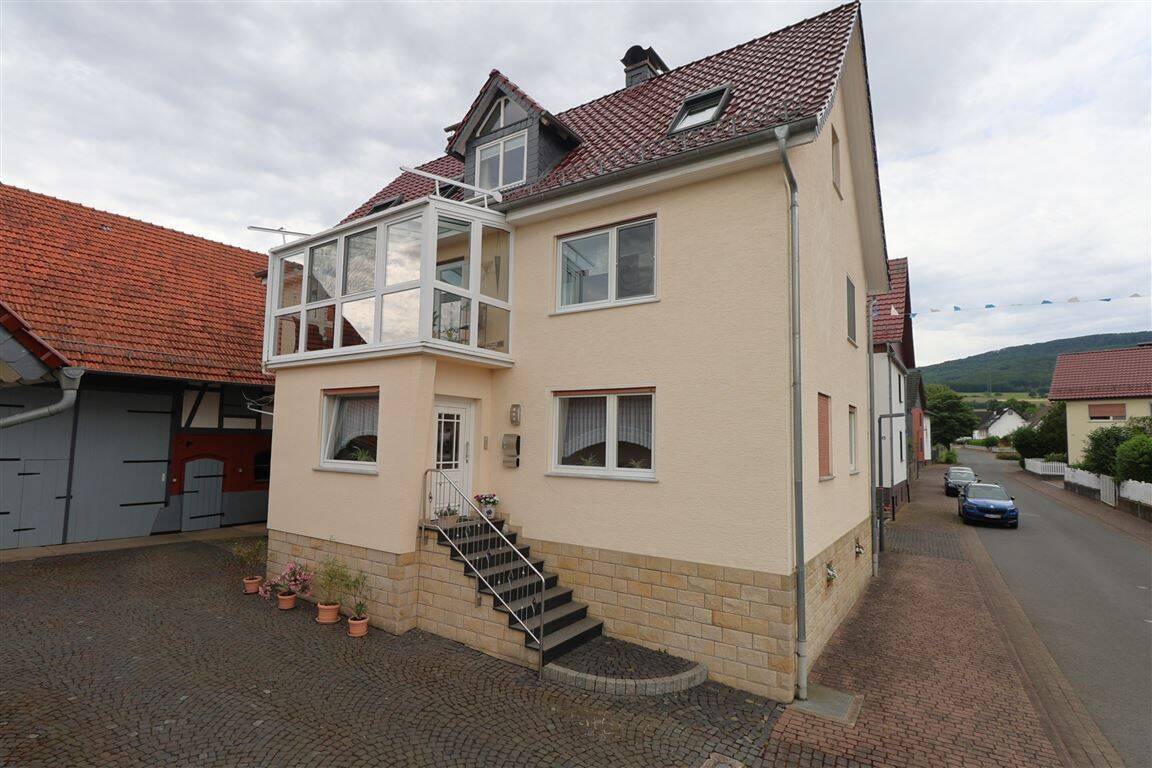 Ein Zuhause mit Charme, Platz und unzähligen Möglichkeiten: Großzügiges Ein- bis Zweifamilienhaus, 37297 Berkatal