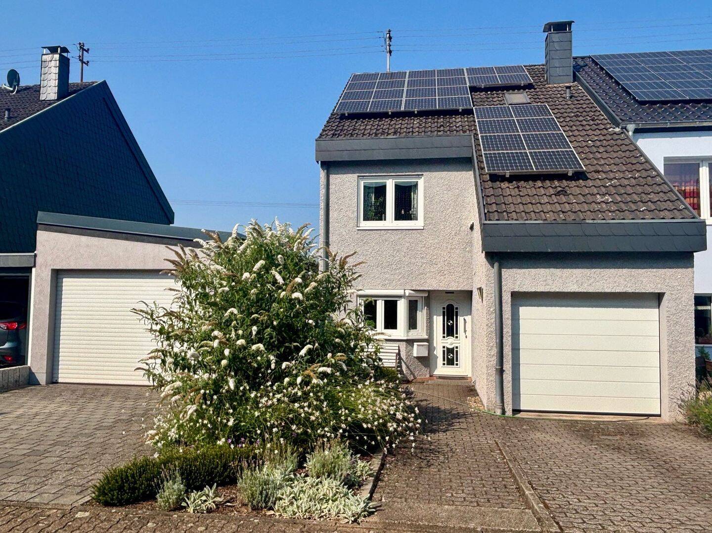 Gepflegte Doppelhaushälfte auf einem schönen Grundstück in Nalbach, 66809 Nalbach