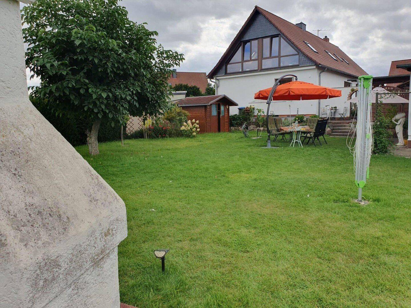 Von Grund auf sanierte Doppelhaushälfte mit herrlichem Atelier und schön angelegtem Garten, 39279 Möckern