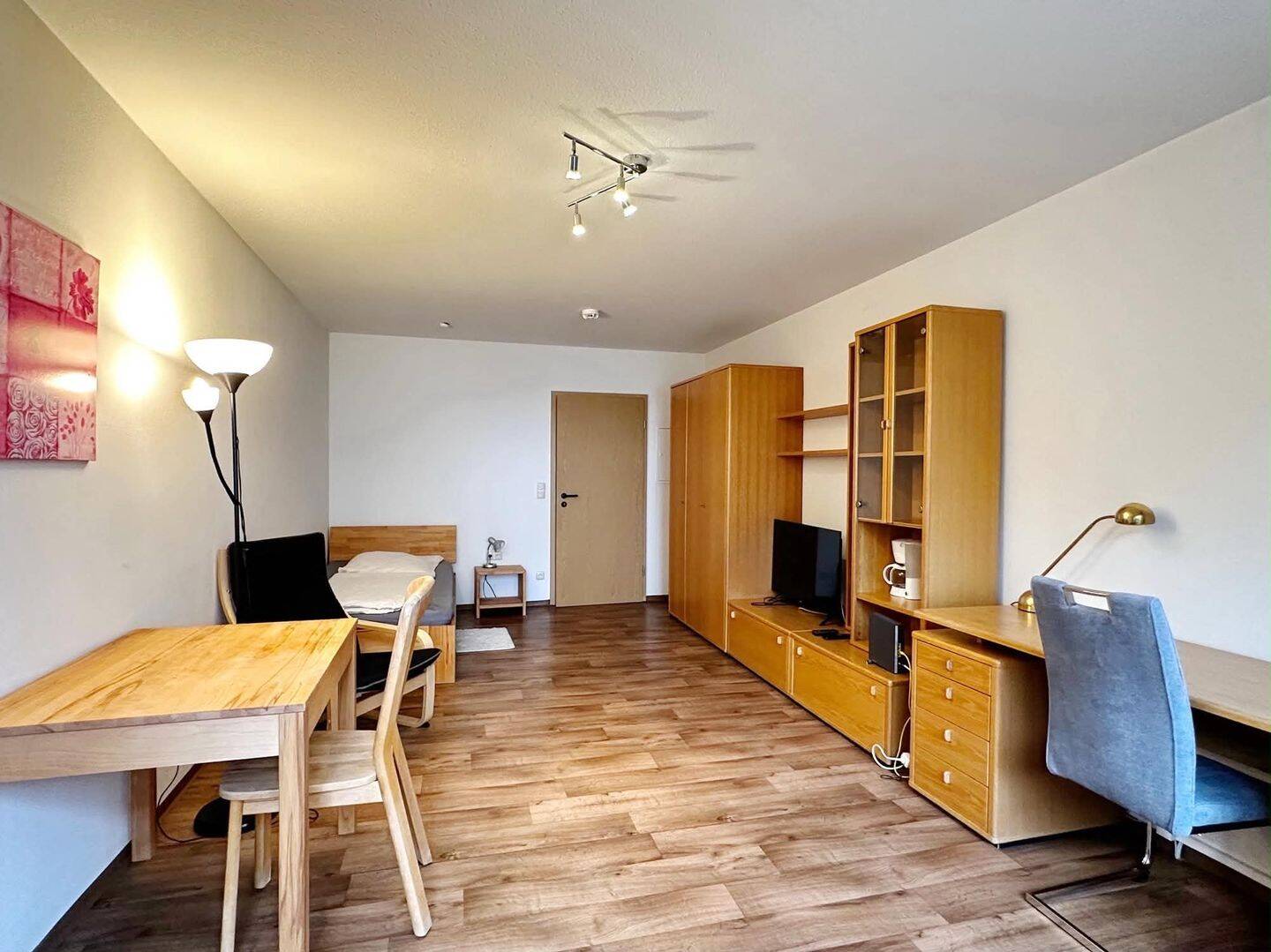 Möblierte 1-Zimmer Wohnung inkl. Internet und Tiefgarage, 91058 Erlangen (Bruck Eltersdorf Erlangen-Süd Sebaldussiedlung Tennenlohe)