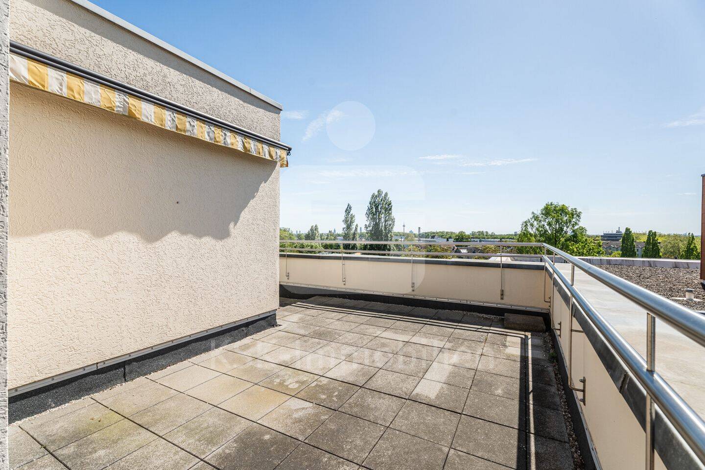 Wohnen über den Dächern von Köln – Eigentumswohnung mit großer Dachterrasse!, 50739 Köln (Nippes Bilderstöckchen Longerich Mauenheim Weidenpesch)