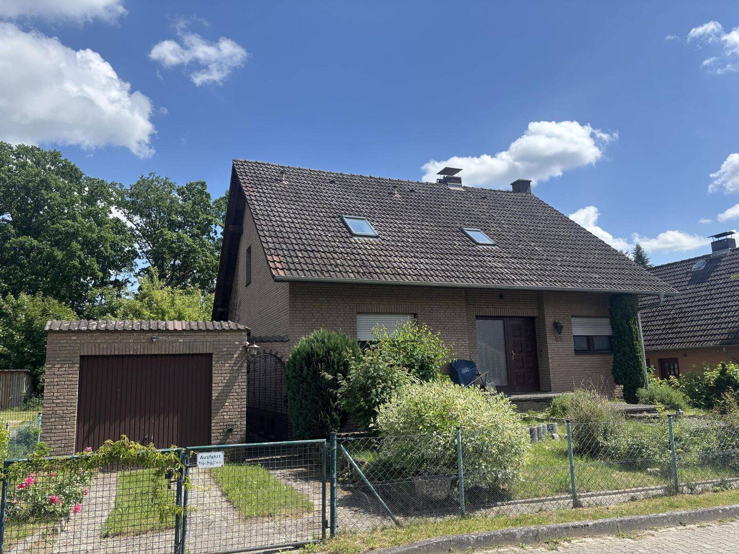 Wohnhaus mit Einliegerwohnung und Wintergarten, 29485 Lemgow