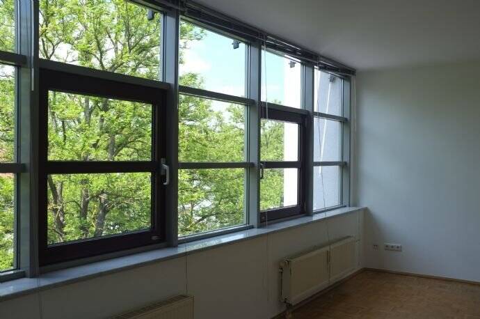 Helle 2-Zimmer-Wohnung am Rennplatz (2. OG mit Aufzug), 93049 Regensburg (Großprüfening-Dechbetten-Königswiesen Innenstadt Westenviertel)