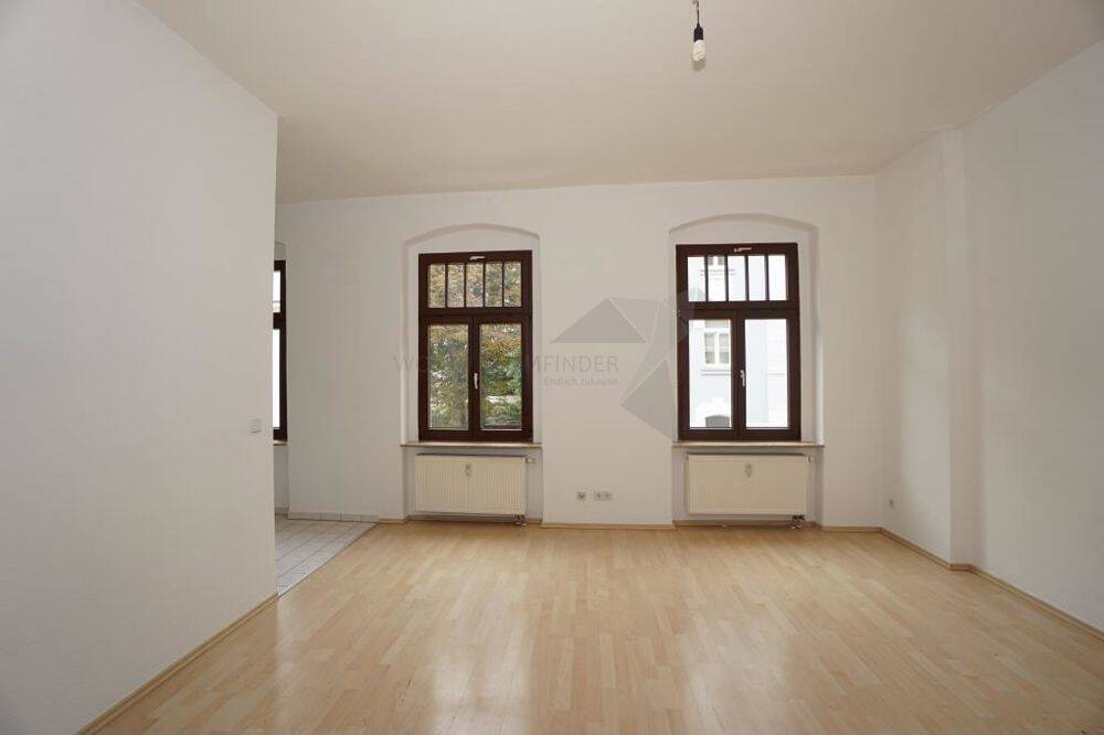2-Raum-Wohnung mit Balkon, Einbauküche und PKW-Stellplatz, 8056 Zwickau