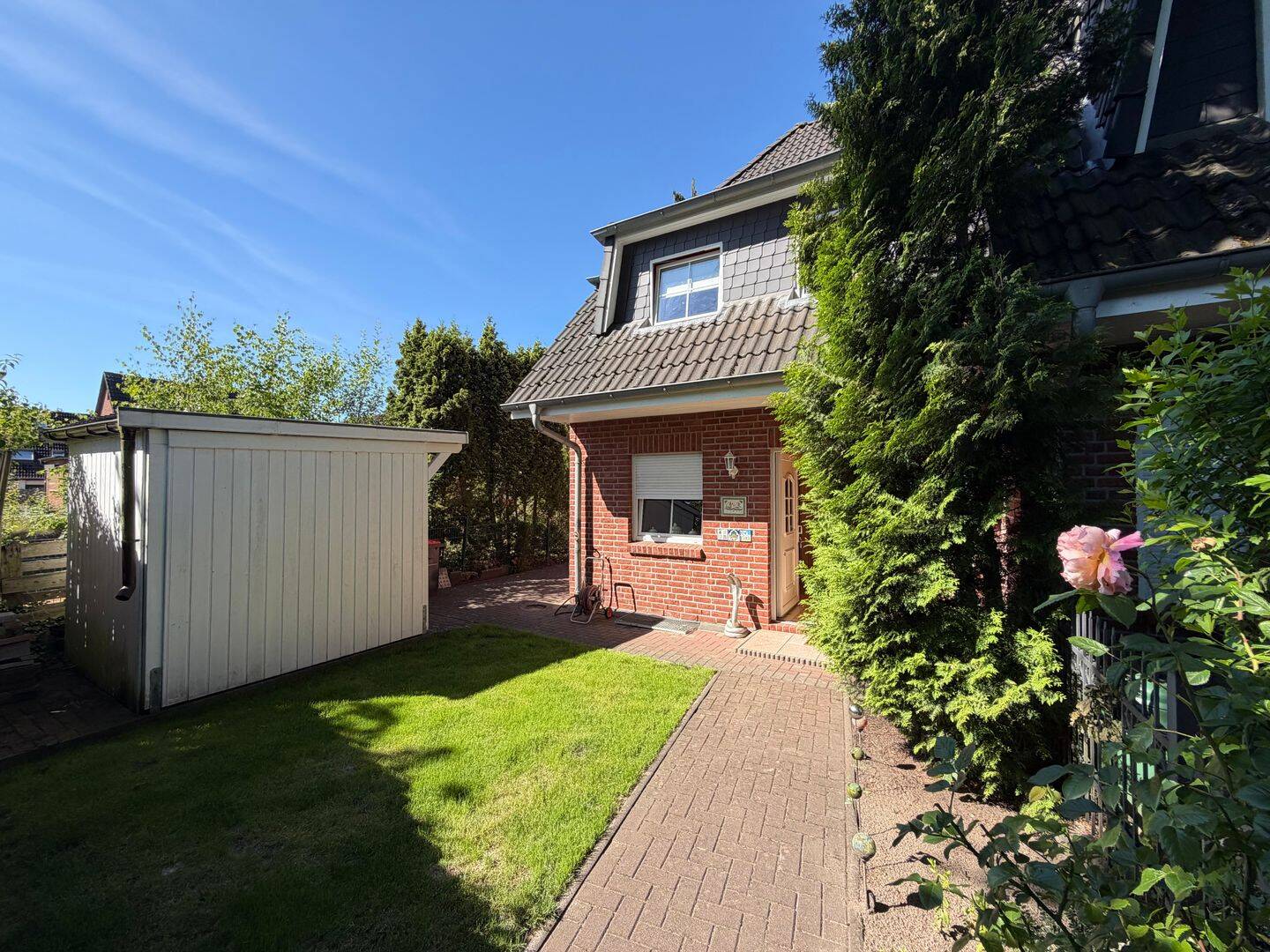 Familienfreundliches Reihenendhaus mit Garten, Terrasse und Carport in Rahlstedt, 22147 Hamburg (Wandsbek Rahlstedt)