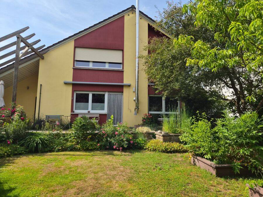 Provisionsfrei* Freistehendes EFH in Nauheim mit idyllischem nicht einsehbarem Garten und Garage, 64569 Nauheim