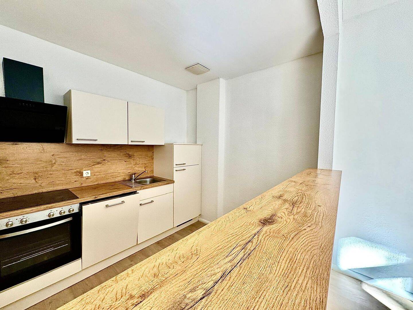 Erstbezug nach Sanierung! Mit Einbauküche und Balkon, 1127 Dresden (Hellerberge Leipziger Vorstadt Mickten Pieschen-Nord/Trachenberge Pieschen-Süd)