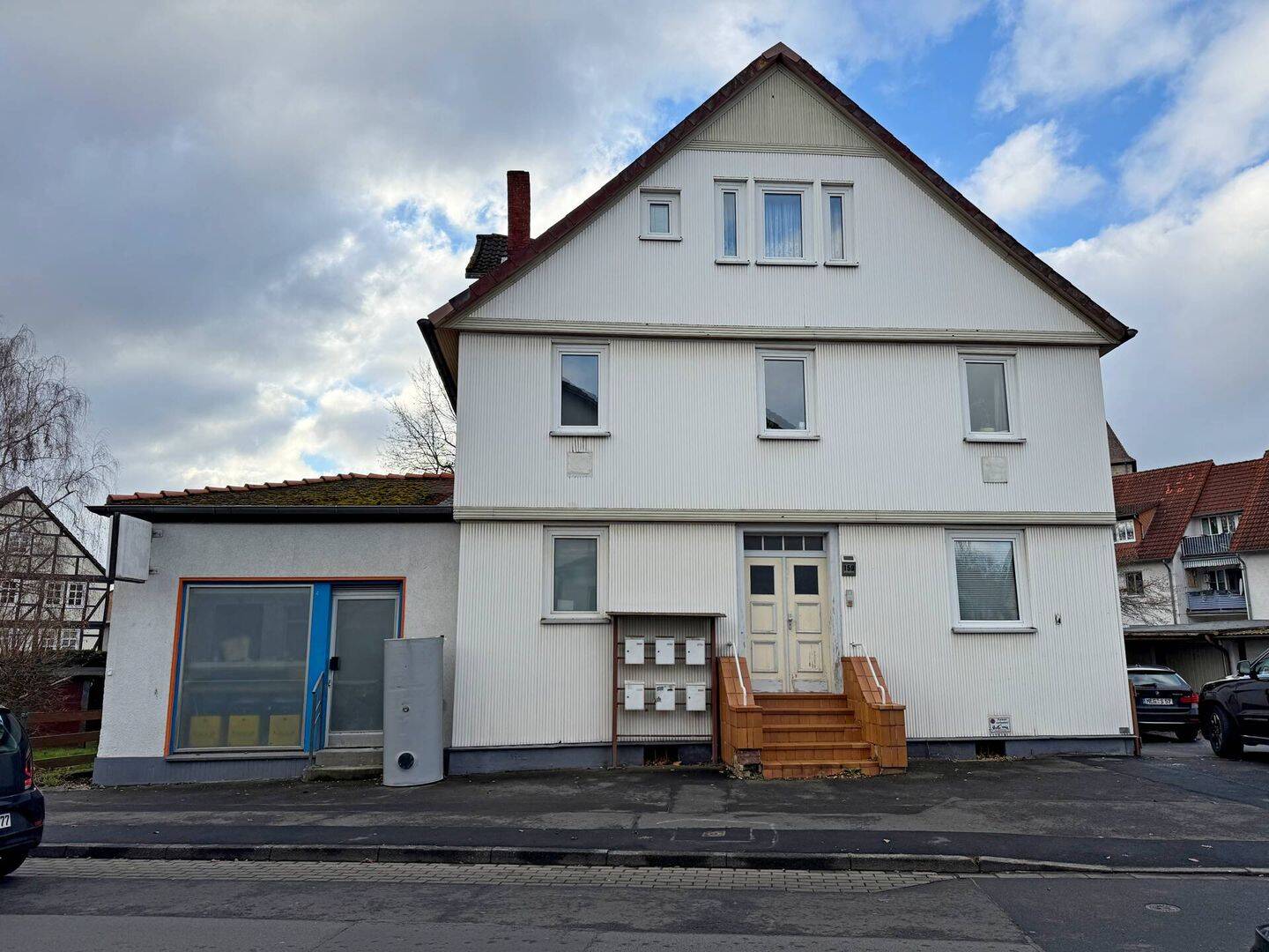 Wohn- und Geschäftshaus mit 5 Wohneinheiten, 1 Gewerbeeinheit und zusätzlichen Garagen, Carports uvm, 34123 Kassel (Bettenhausen Forstfeld Unterneustadt Waldau)