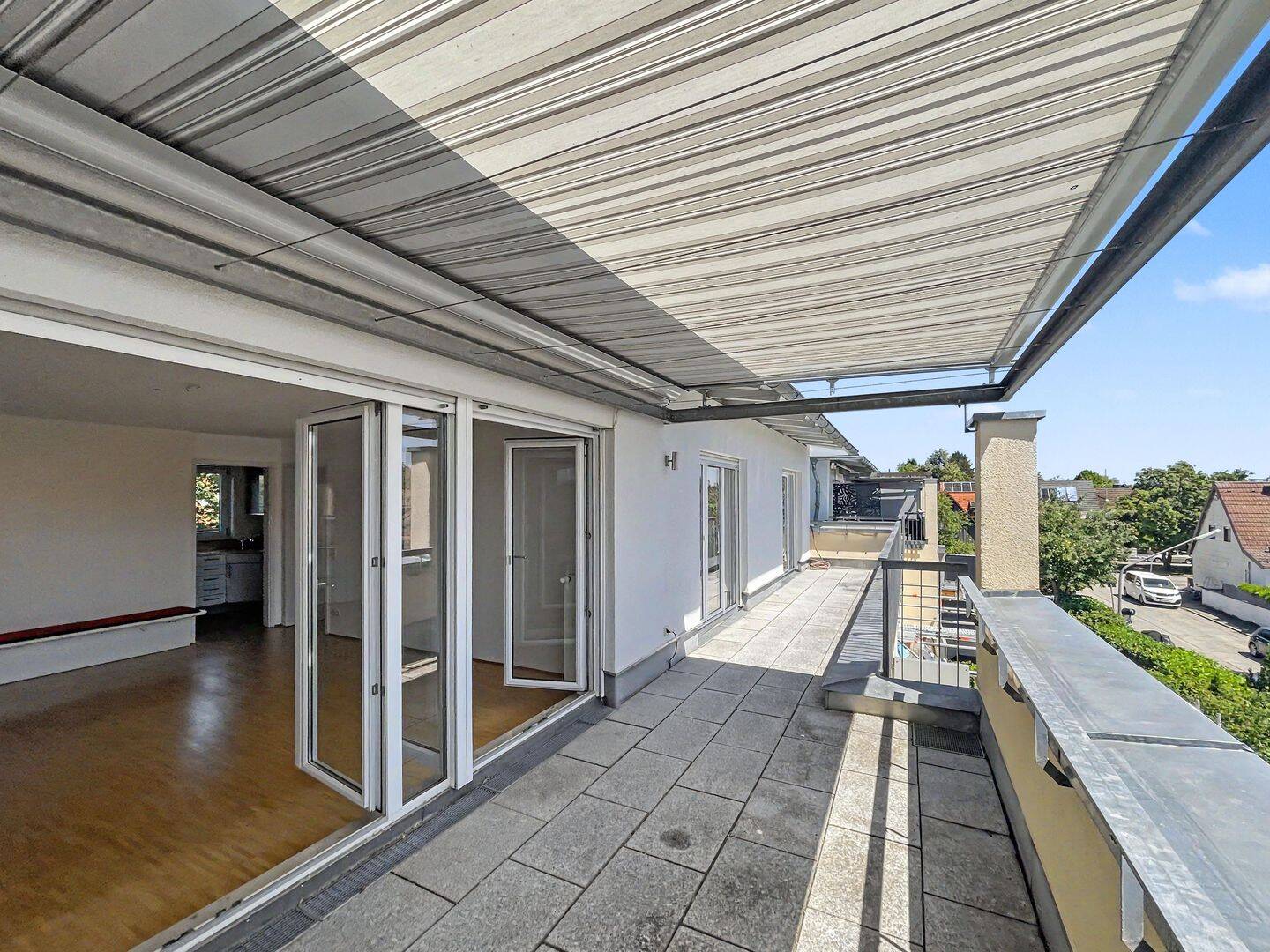 Sofort beziehbar – helle 4-Zimmer-Dachterrassen-Wohnung in München-Allach, 80999 München (Allach-Untermenzing)