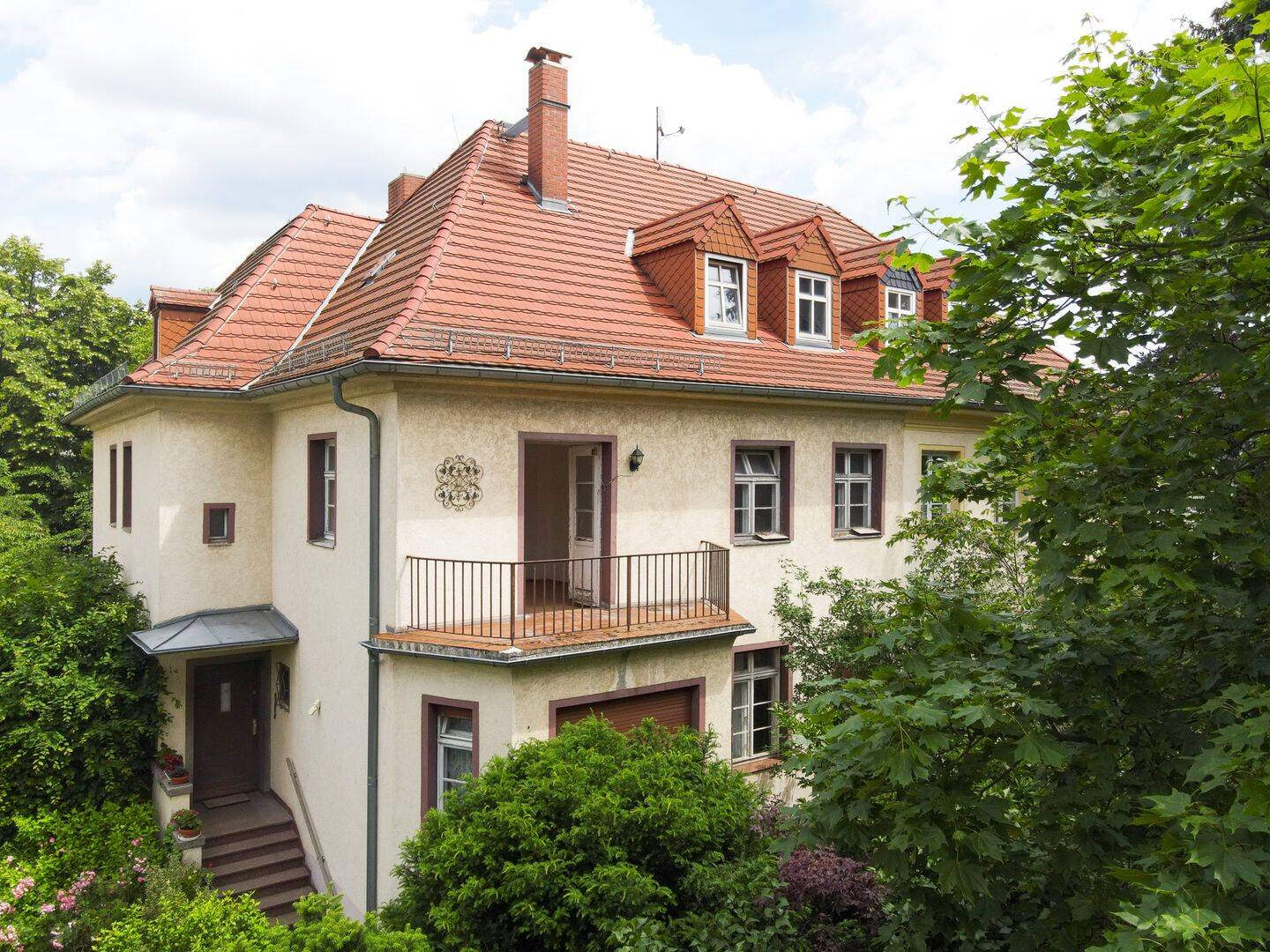 +++ Herrschaftliche Stadthaushälfte am Großen Garten mit außergewöhnlichem Entwicklungspotenzial +++, 1309 Dresden