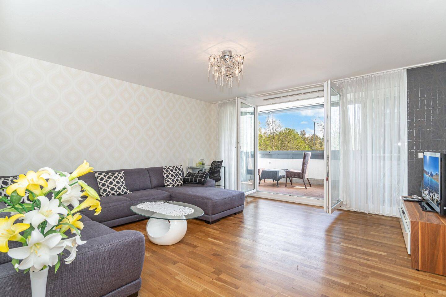 Bezugsfreie 4-Zimmer-Wohnung mit Loggia in München – Milbertshofen / Am Hart, in BMW-Nähe – ideal für Familie & WG – 80937 München – Bild 1 von 4