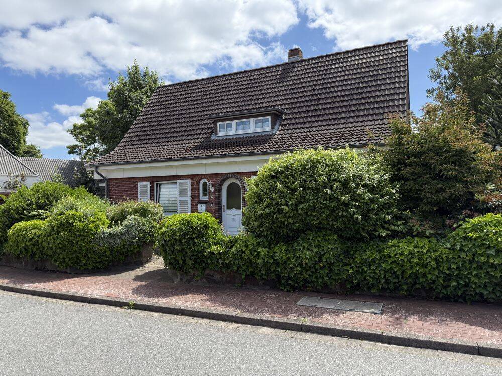 Gepflegtes Wohnhaus mit 5 Zimmern im Zentrum, 25779 Hennstedt