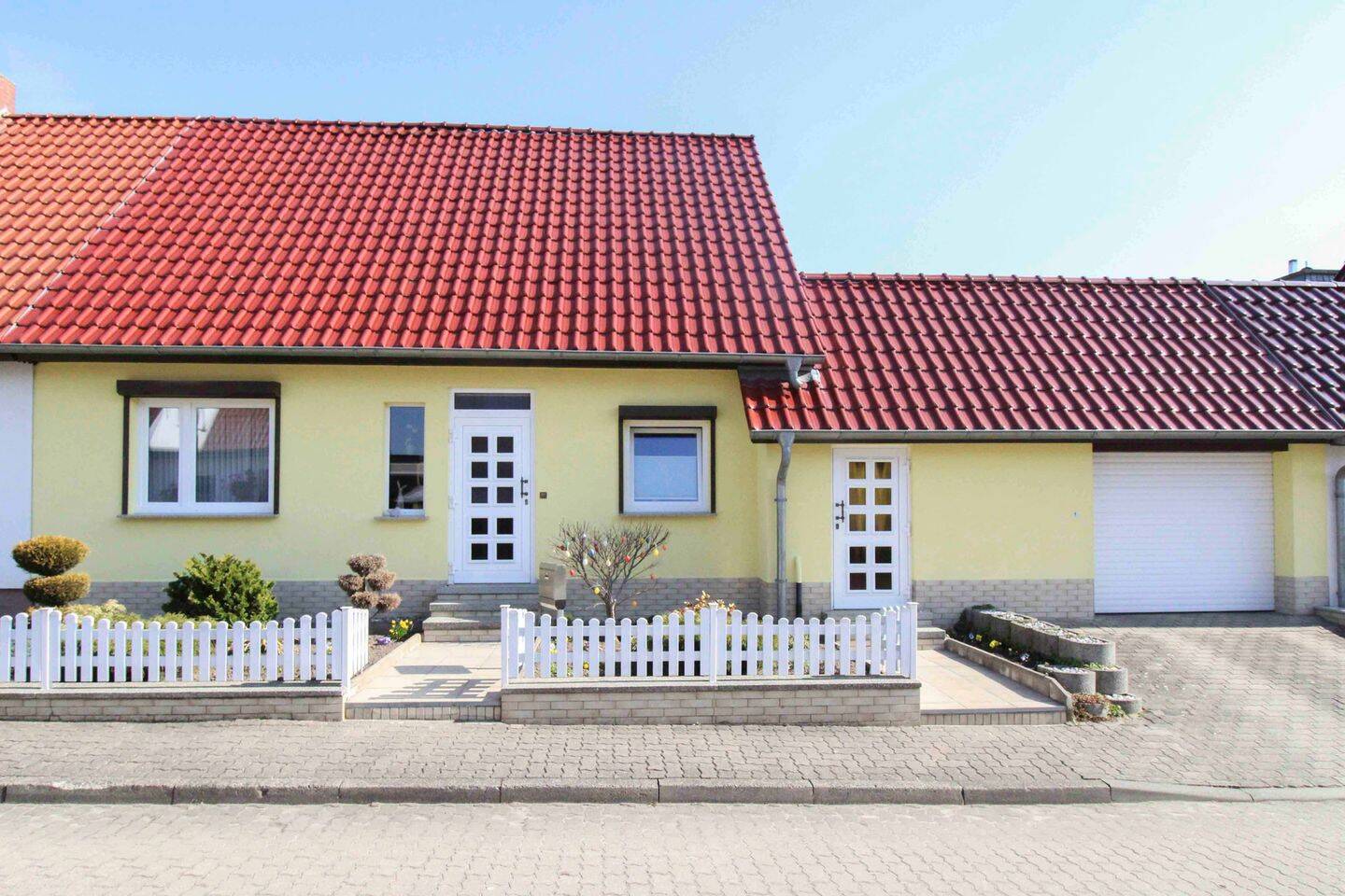 Charmantes Reihenmittelhaus mit Einlieger-/Ferienwohnung inklusive großem Grundstück und Garage, 18311 Ribnitz-Damgarten