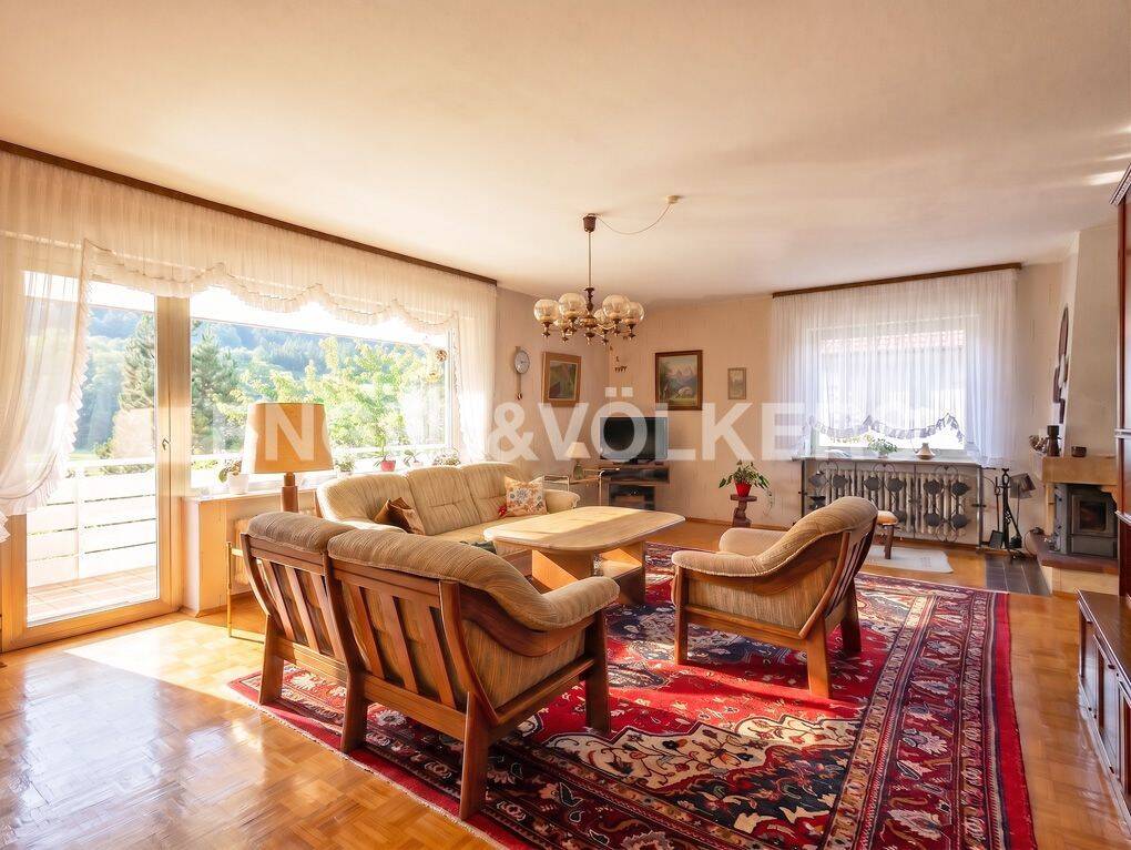 Exklusive Großzügigkeit in Hammelburg: Repräsentatives Haus mit ca. 329 m², 6 Zimmern, 3 Bädern, 2 Garagenplätzen und privater Garten-Oase mit Potenzi, 97762 Hammelburg