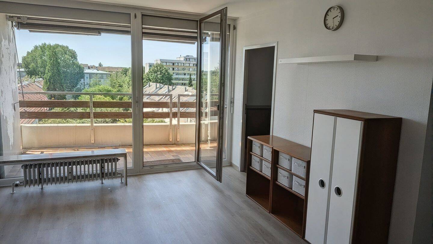 2 ZKB mit großem Balkon, teilmöbliert, 86199 Augsburg (Bergheim Göggingen Haunstetten Inningen)