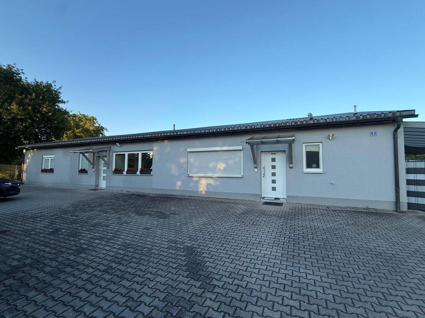 Attraktives Wohngebäude mit zwei großzügigen Wohneinheiten in begehrter Wohnlage von Grafenwöhr, 92655 Grafenwöhr