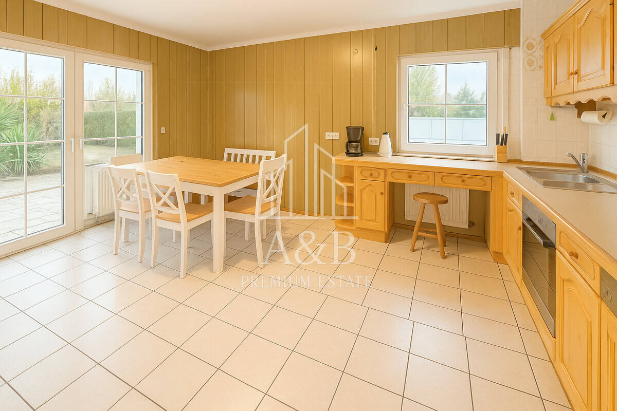 ** Ausbaupotenzial auf 3 Einheiten – ZFH mit Pool **, 61138 Niederdorfelden
