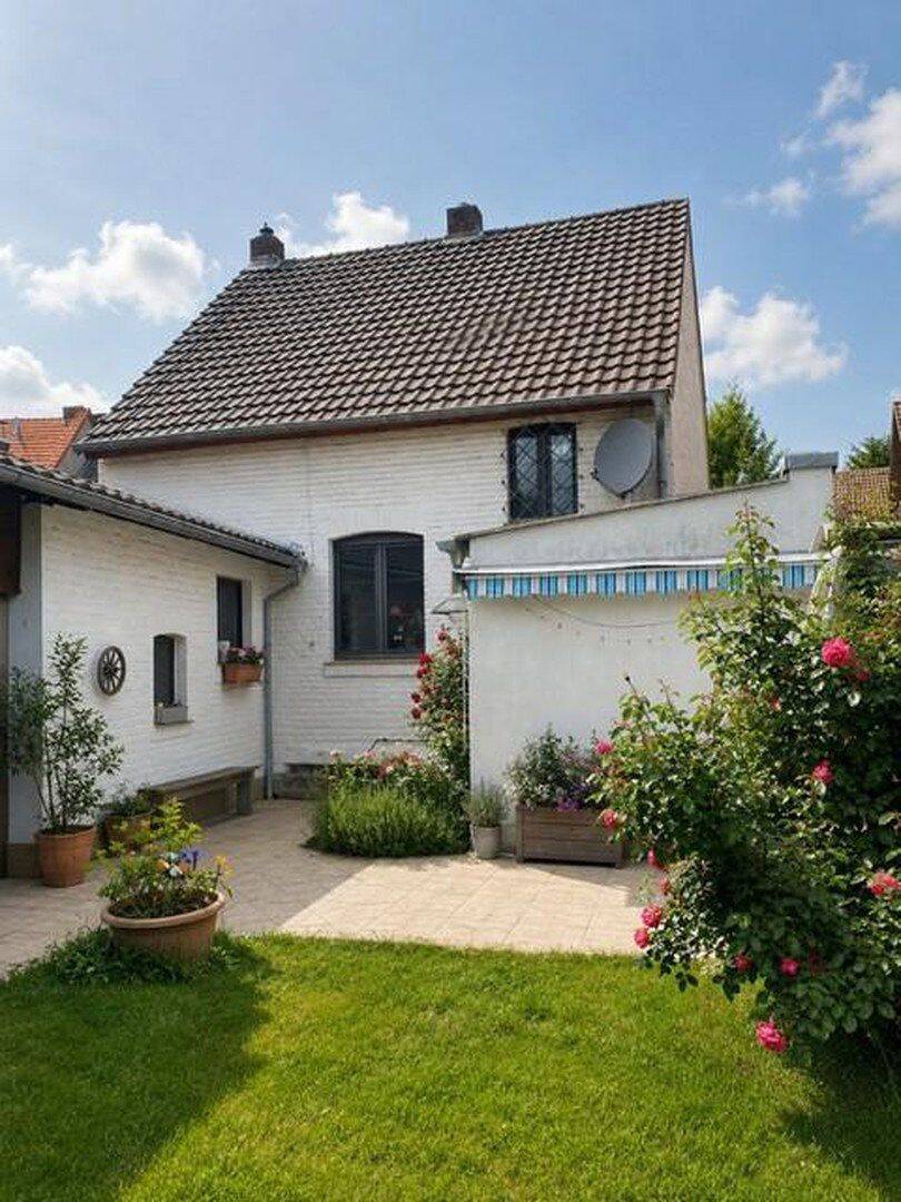 Freistehendes Einfamilienhaus mit viel Charme und sonnigem Garten, 50354 Hürth