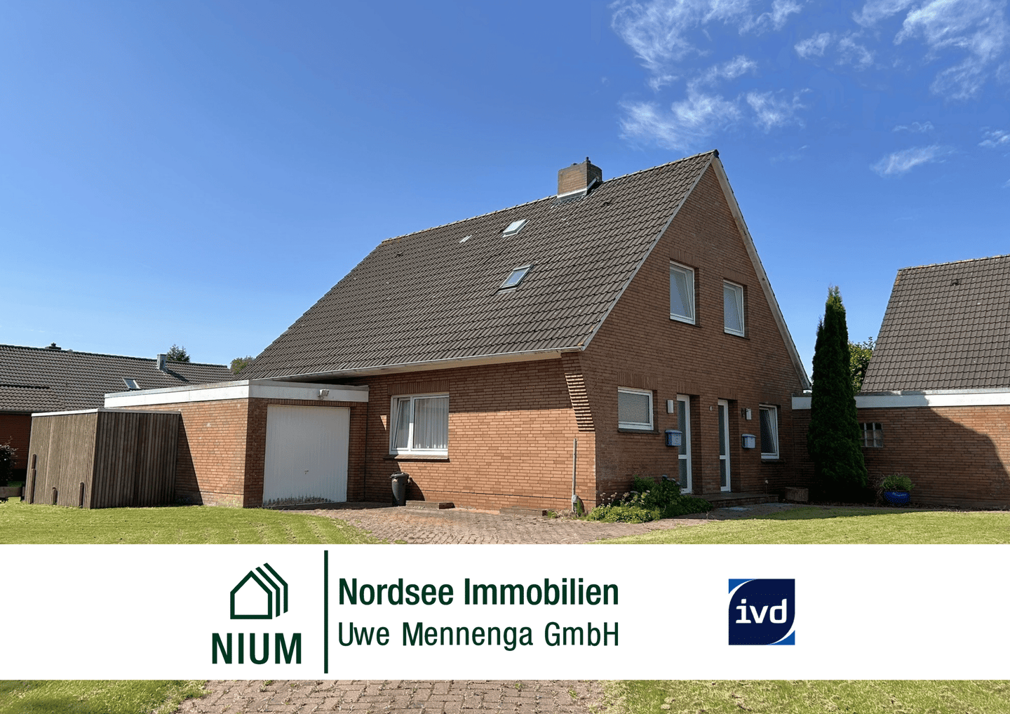 Zweifamilienhaus mit zwei separaten Wohnungen, Garagen, Keller und Garten in begehrter Wohnlage, 26524 Hage