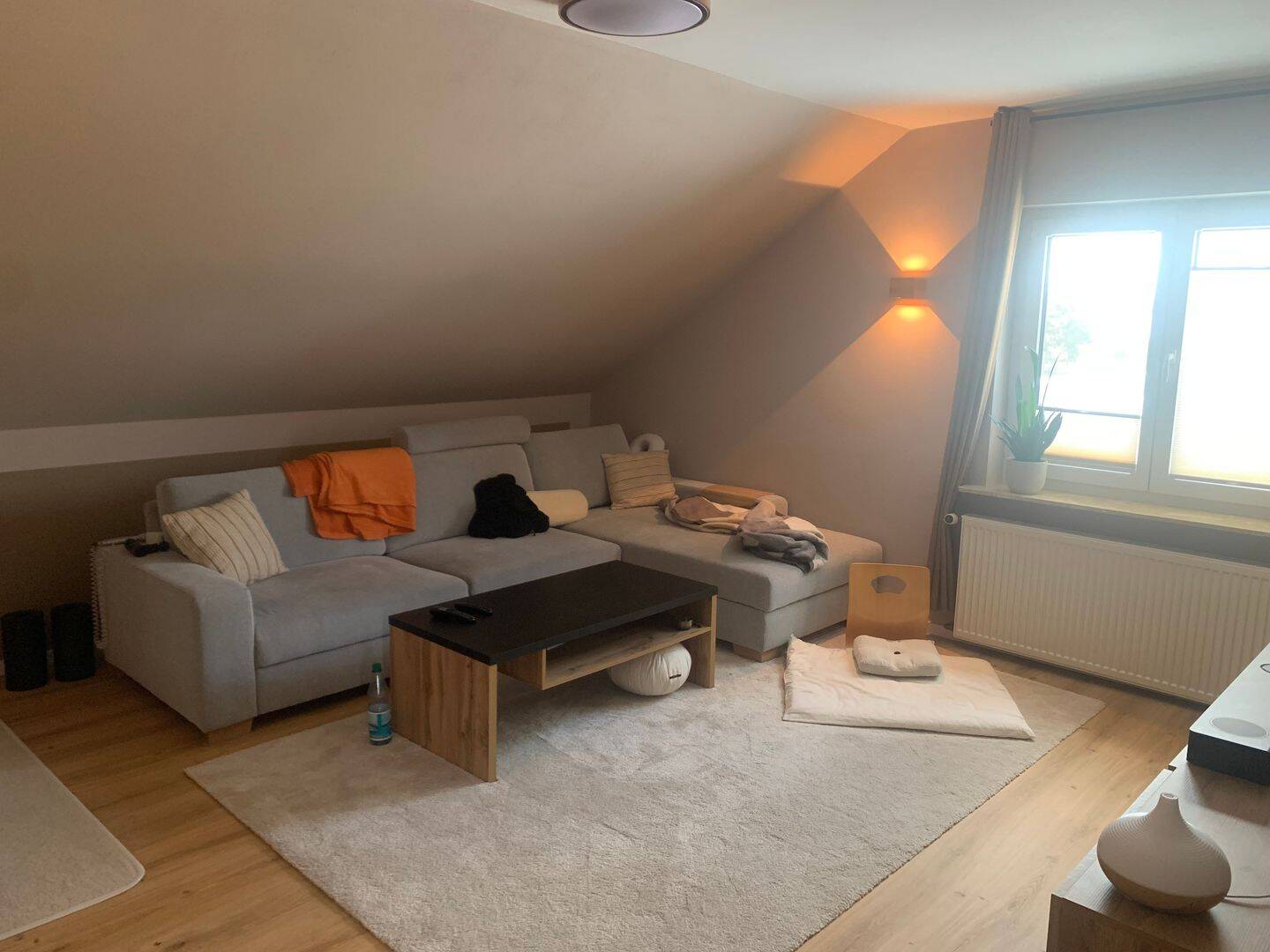 Moderne, möblierte Dachgeschosswohnung in Dorflage, 34590 Wabern