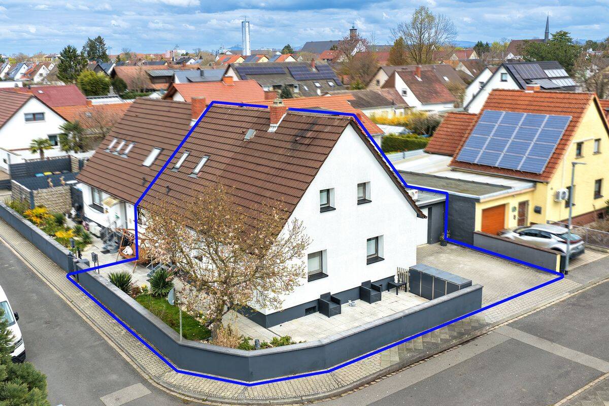 Attraktive, helle Doppelhaushälfte mit schönem Vorgarten und vielseitigen Nutzungsmöglichkeiten, 68307 Mannheim (Blumenau Kirschgartshausen Sandhofen Schönau)