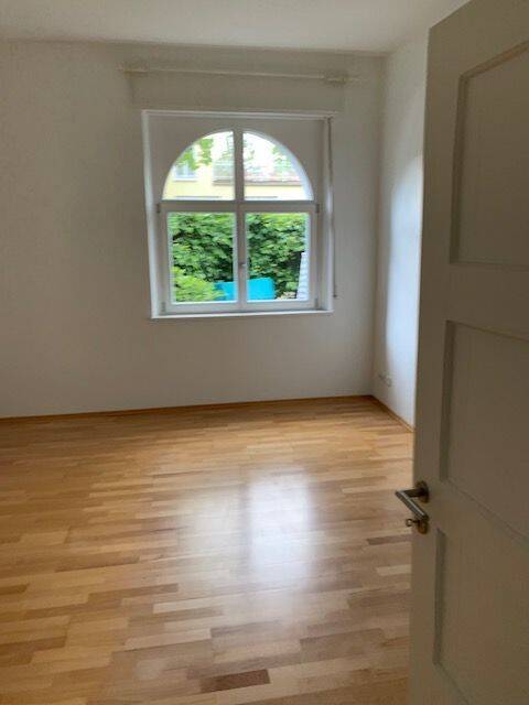 Charmante Altbau-EG-Wohnung mit 2,5 Zimmern in Nürnberg-Schoppershof, 90491 Nürnberg