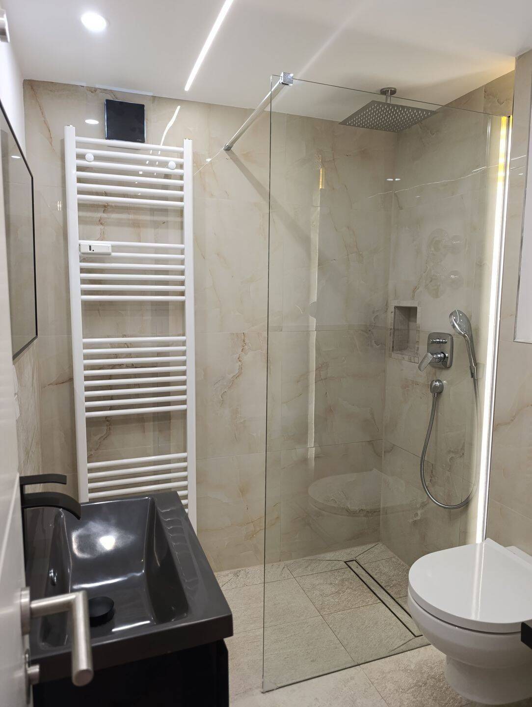 1-Zi-Whg mit großem Balkon, Zentral in Eschborn, vollständig modernisiert, Einzelgarage optional, 65760 Eschborn