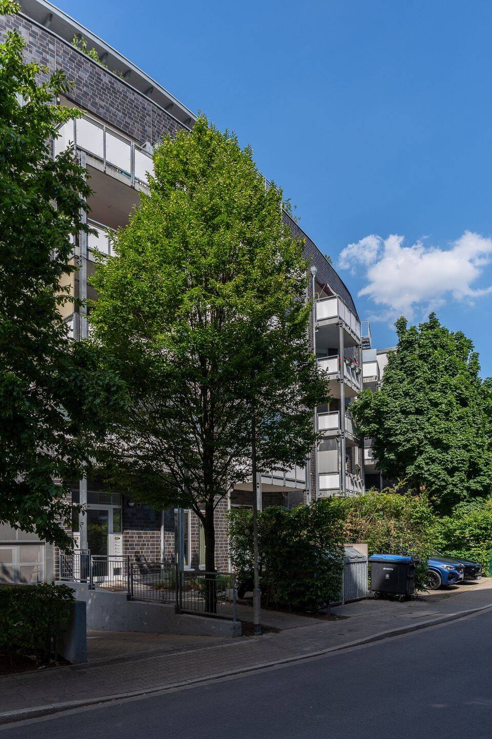 Moderne 4-Zimmer-Wohnung mit Balkon und Tiefgarage im beliebten Oberbilk, 40227 Düsseldorf (Eller Oberbilk)
