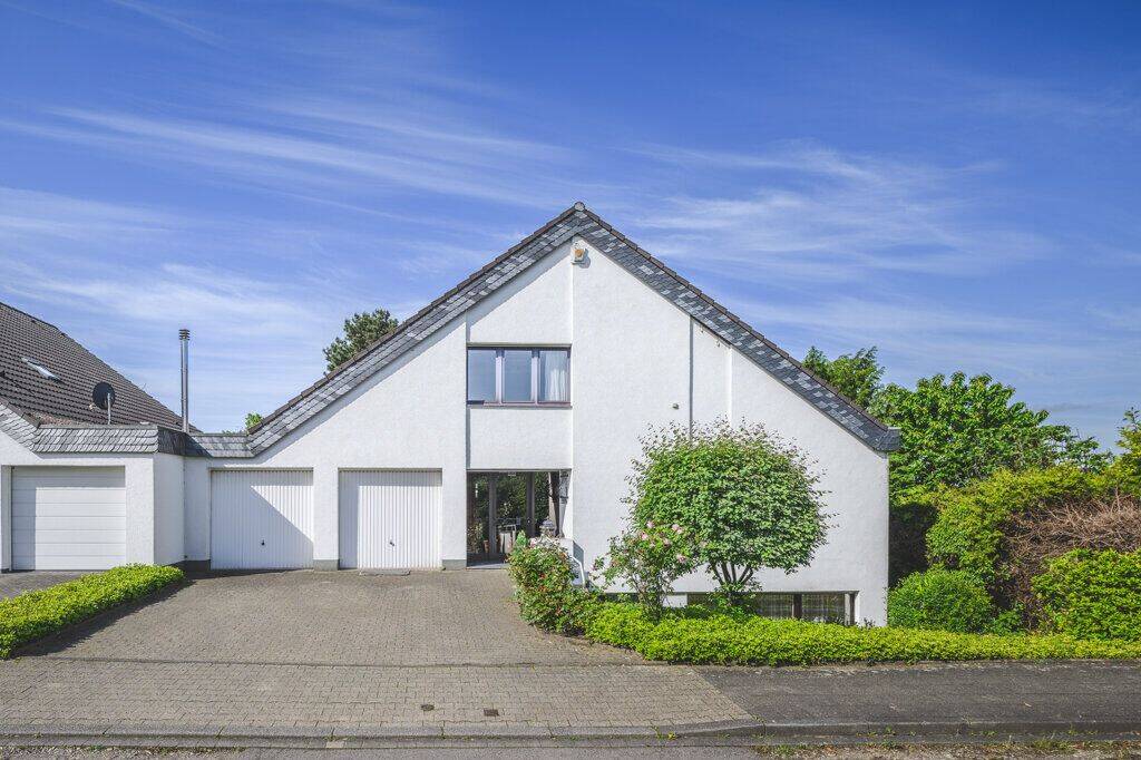 Freistehendes Ein/Zweifamilienhaus mit Doppelgarage und Blick über Aachen in Aachen-Haaren, 52080 Aachen